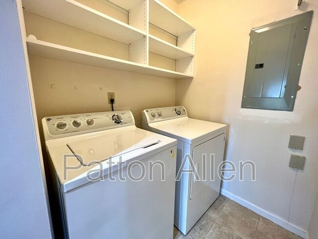 Building Photo - 494 Windswept Dr