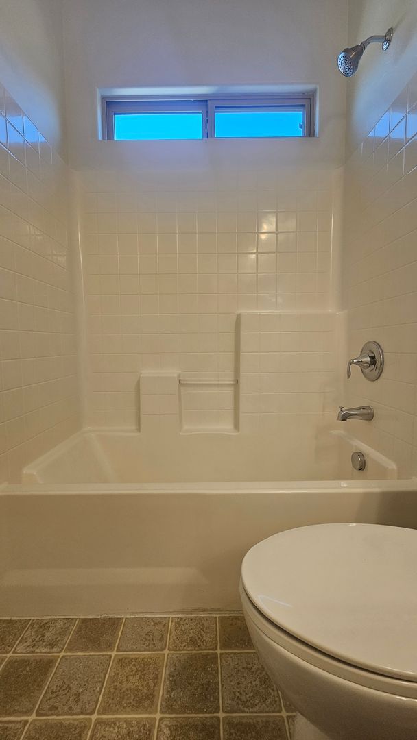 Building Photo - Spacious 4 Bedroom Home with Open Layout & Stunning Backyard