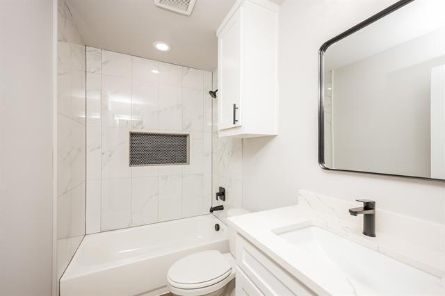 Building Photo - 2015 Stuart St