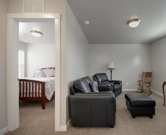 Building Photo - 3 Bedroom 2.5 Home with a 2 Car Garage Meridian