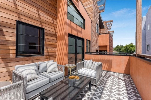 Building Photo - 1035 N Vista St