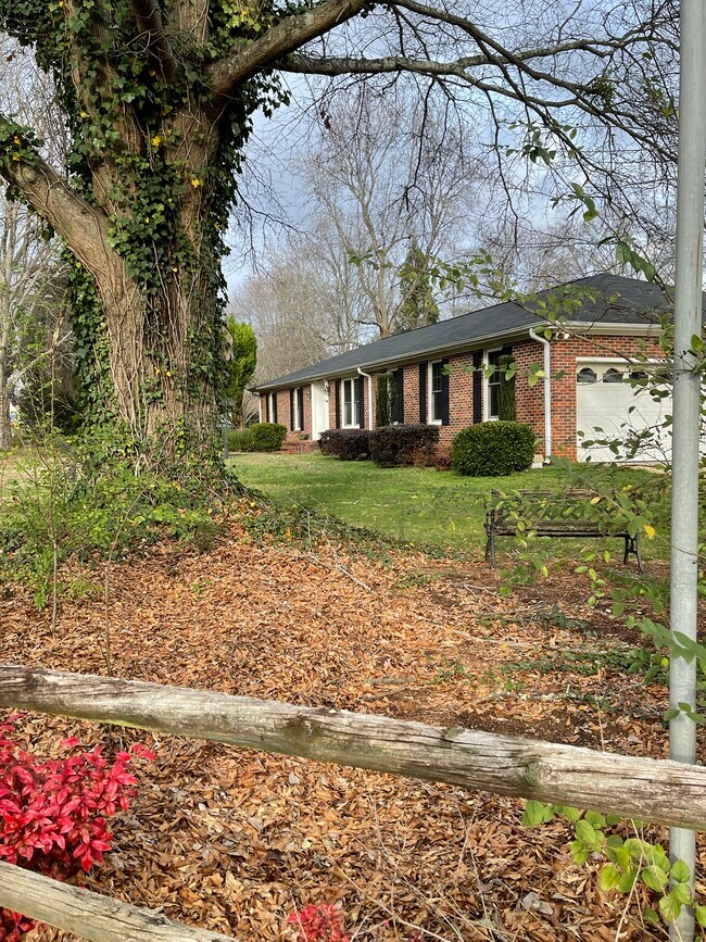 Building Photo - 203 Wemberly Dr