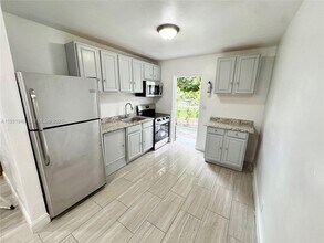 Building Photo - 631 NW 11th Ave