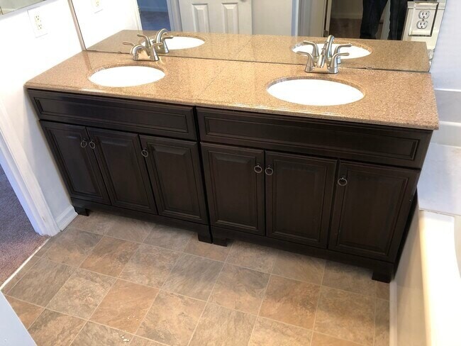 Master Bath Sinks - 632 Penncross Dr