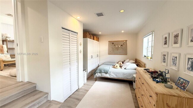 Building Photo - 5785 SW 54th Terrace