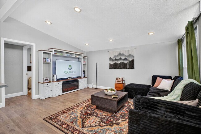 Building Photo - 1004 Airport Blvd