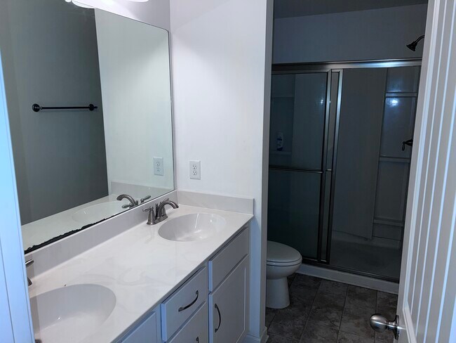 Building Photo - 5518 Hamilton Cir