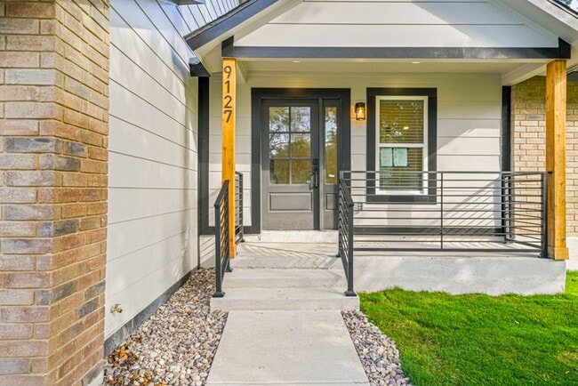 Building Photo - BEAUTIFUL HOUSE FOR RENT NEAR 1604 W/ GUIL...