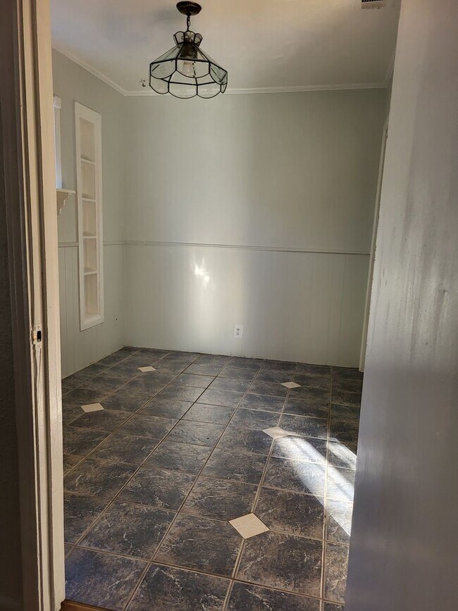 Building Photo - 614 Highland Ave