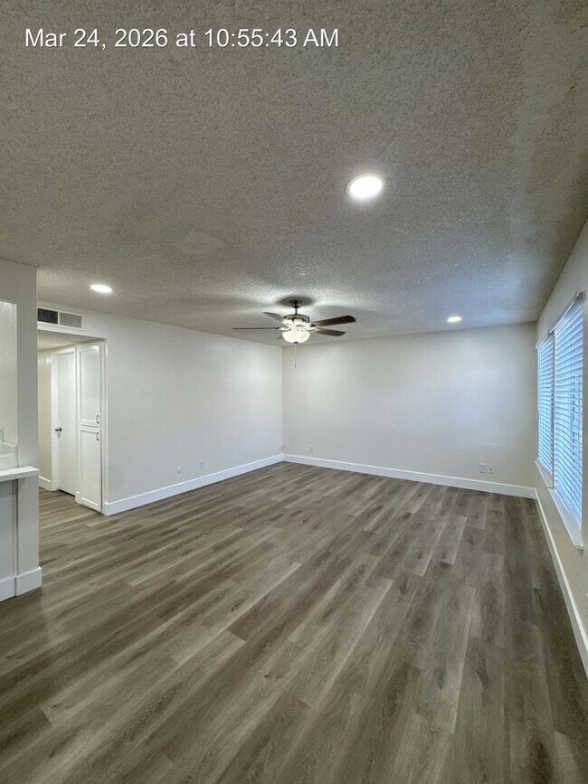 Building Photo - Downstairs apartment for Rent in Visalia Available now!
