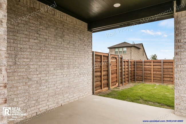 Building Photo - 2000 Plum Pk