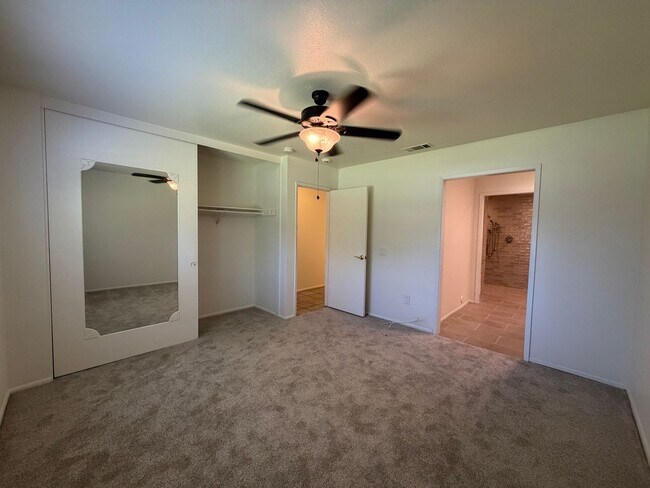 Building Photo - 607 E Palm Ave