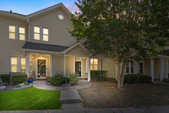 Primary Photo - 9231 Kings Canyon Dr