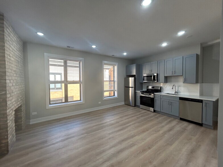 Building Photo - 423 W Belden Ave