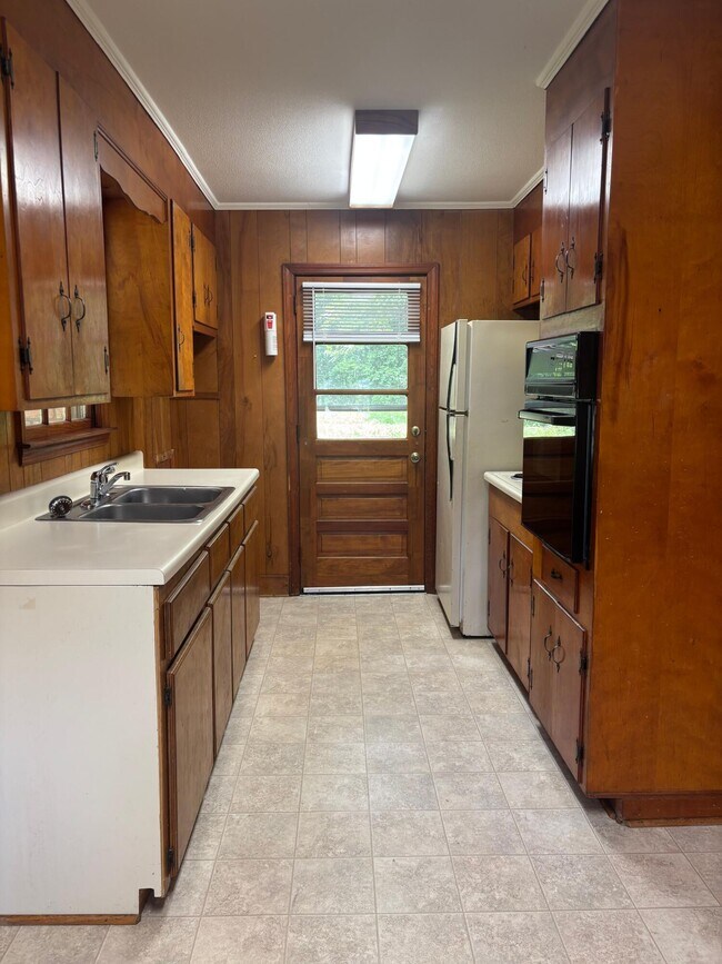 Building Photo - 2426 Peach Orchard Rd