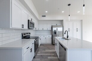 Building Photo - 55 W Thomas Ln