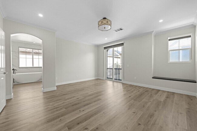 Building Photo - 9204 S Nobel Way