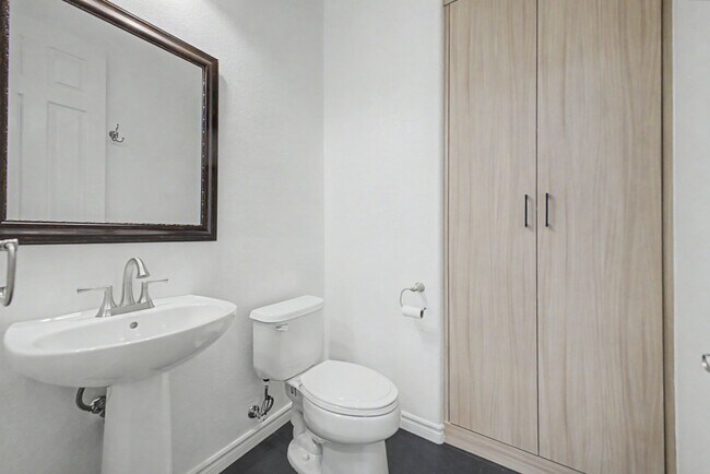 Building Photo - 2435 Cordoba Bluff Ct