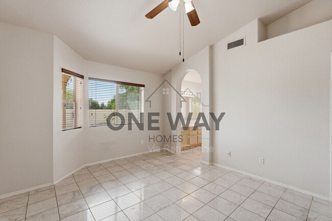 Building Photo - 819 E Cindy St