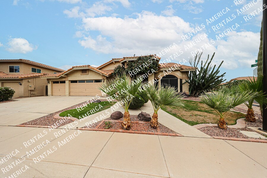 Building Photo - 1243 W Iris Dr