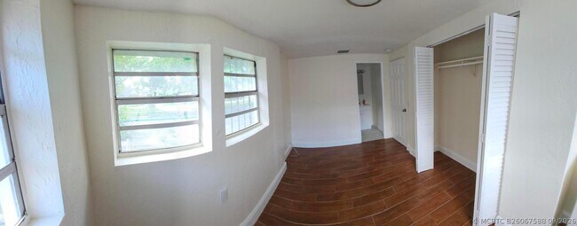 Building Photo - 314 NW 5th Ave