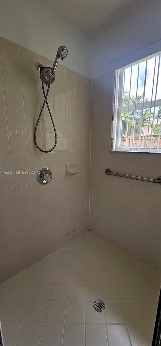 Building Photo - 1980 SE 11th St