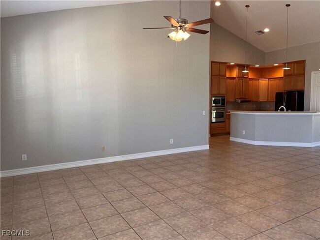 Building Photo - 1521 SW 22nd Pl