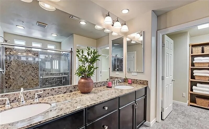 Building Photo - 7157 S Mann St