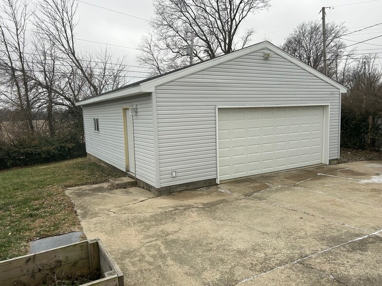 Building Photo - 15 Pryor Ct