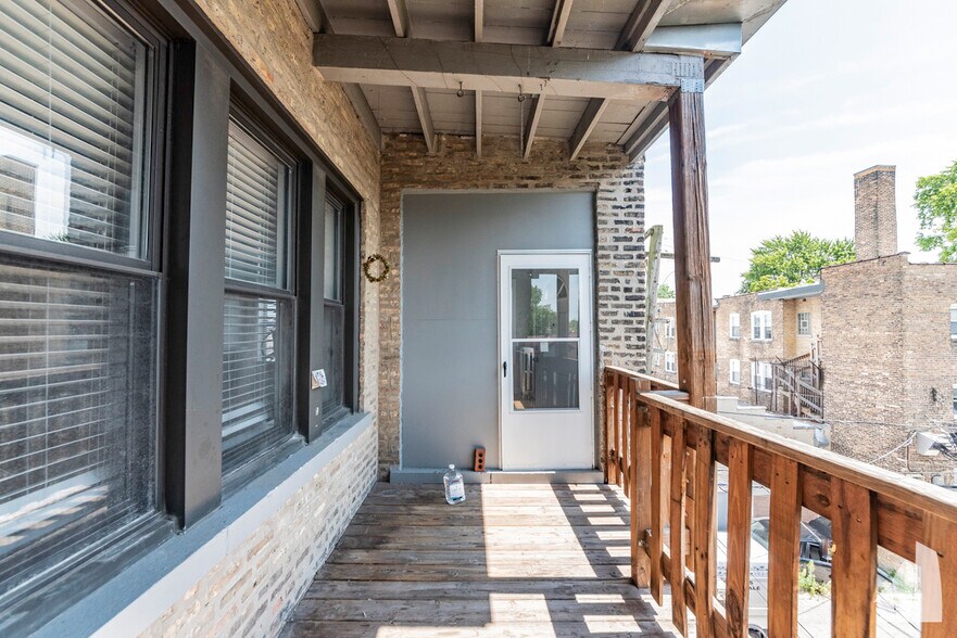 Building Photo - 3923 N Keeler Ave