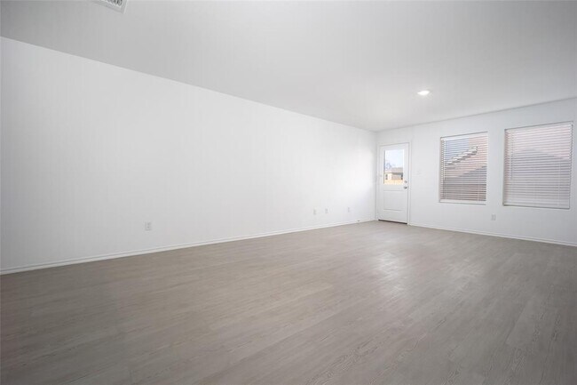 Building Photo - 2023 Delphine Dr