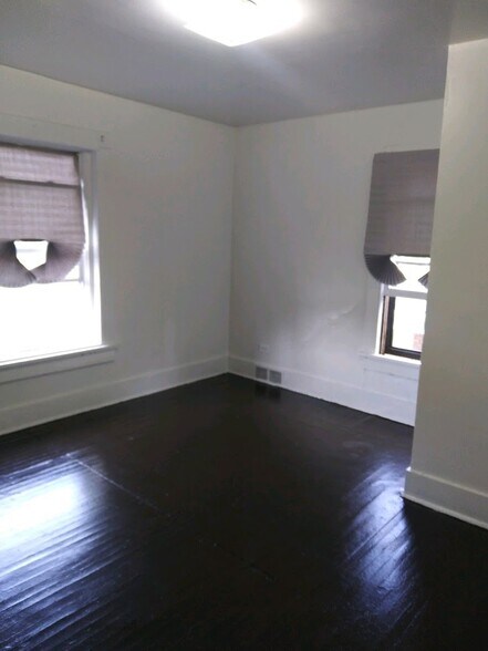 Building Photo - 818 Shorb Ave NW