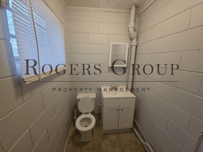 Building Photo - 725 Epsom Rd