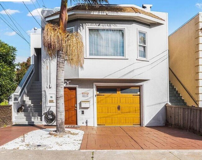 Building Photo - 998 Hensley Ave