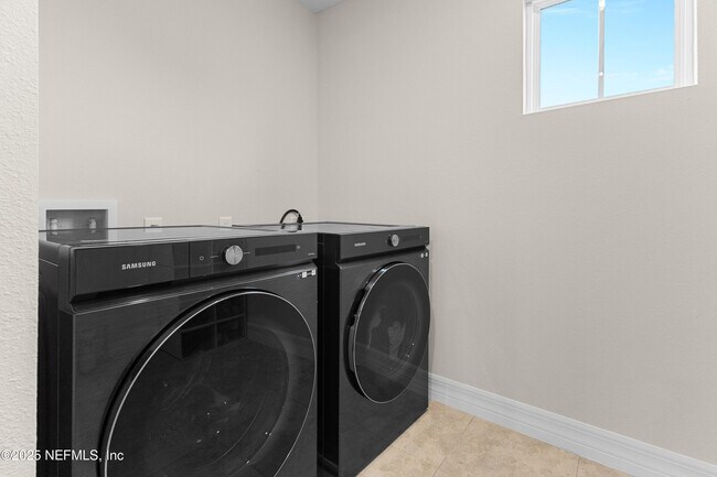 Building Photo - 27 Flintlock Ln