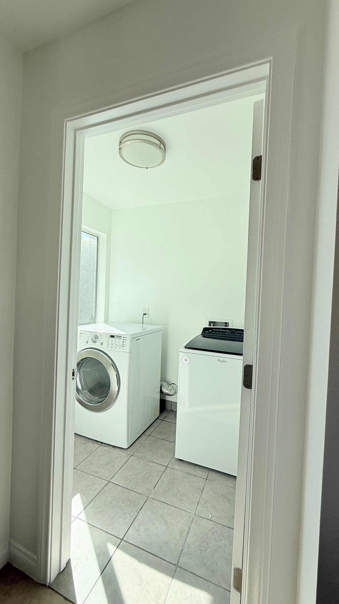 Building Photo - 11141 Greenlawn Ave