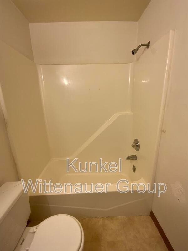 Building Photo - 22 Yorkshire Ln