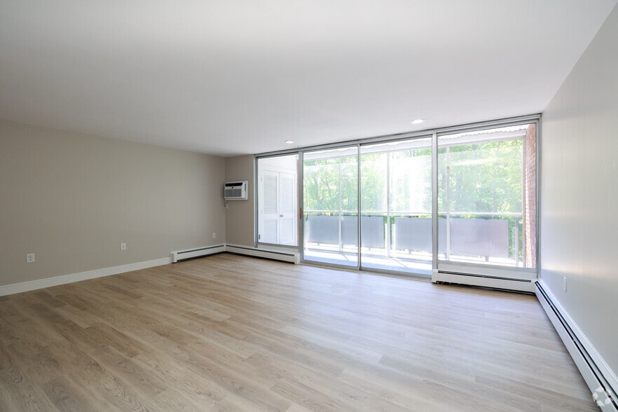 2BR, 2BA - 1279SF - Stonehill Towers