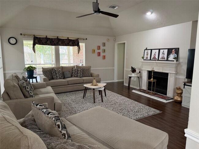 Building Photo - 11807 McKinney Falls Ct