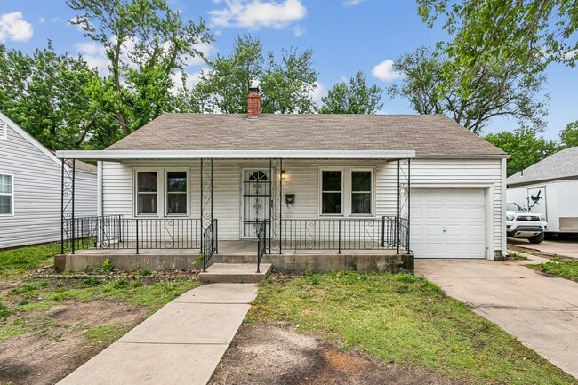 Building Photo - 229 S Edwards Ave