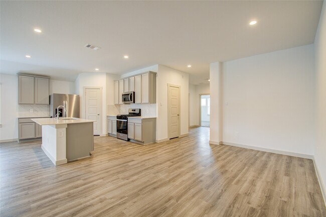 Building Photo - 7911 Murciana Dr