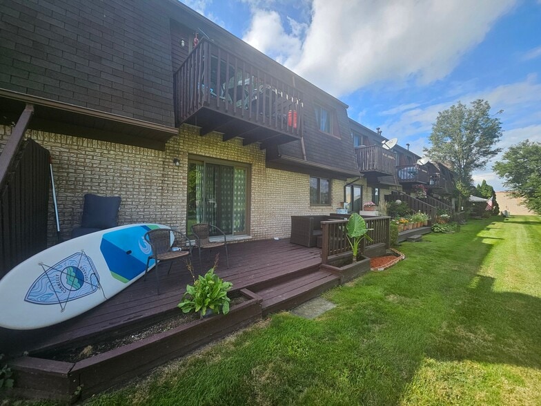 Building Photo - 25470 Quarter Deck St