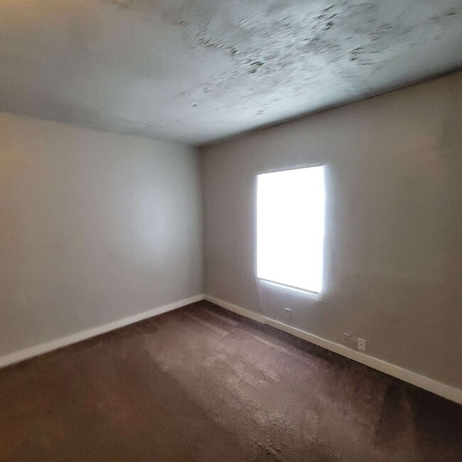 Building Photo - Martindale-Brightwood 3BR/2BA House!