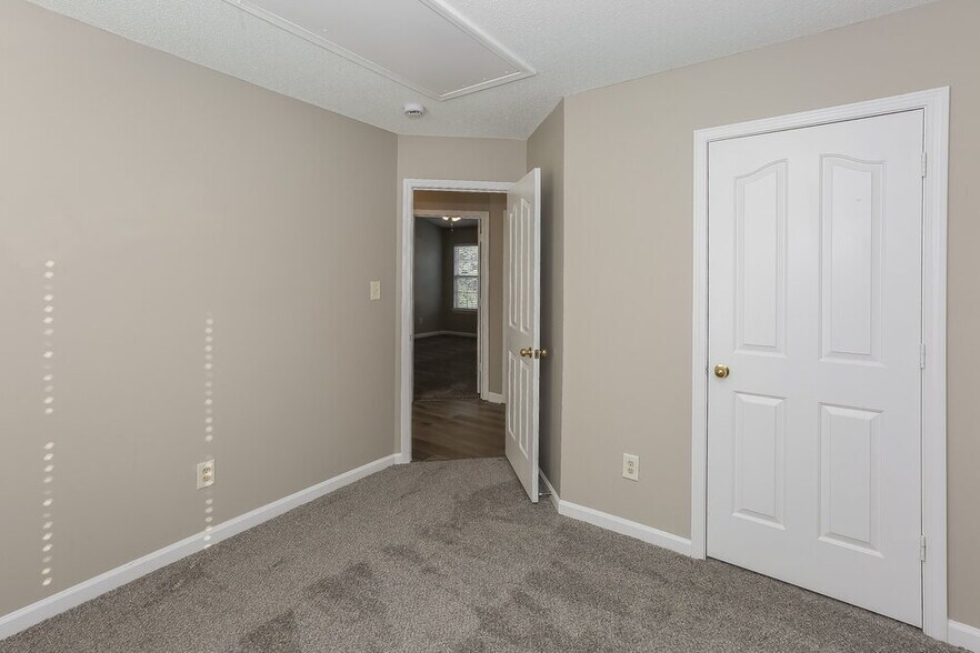 Building Photo - 15718 De Havilland Dr