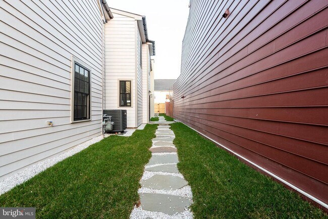 Building Photo - 309 N Patrick St