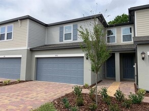 Building Photo - 975 Robin Holly St