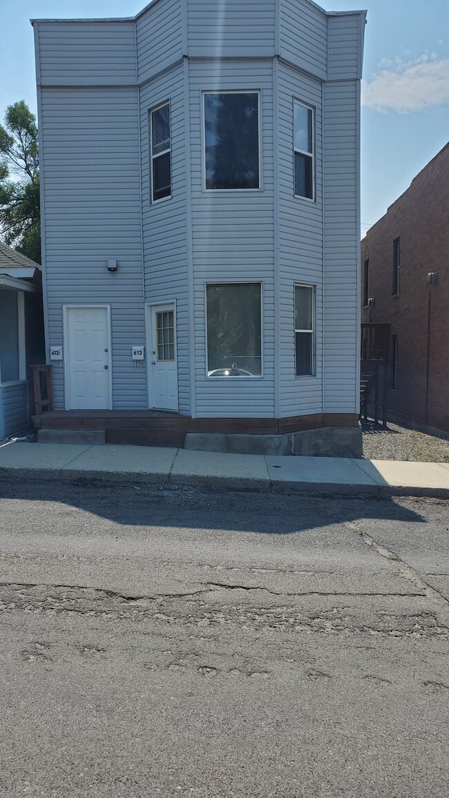 Primary Photo - 612 W Silver St