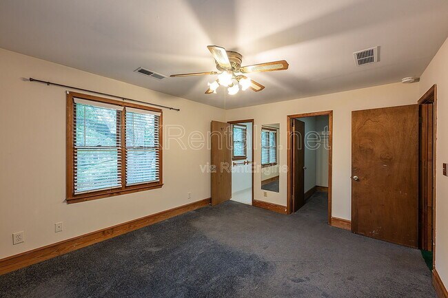 Building Photo - 425 Ansley St