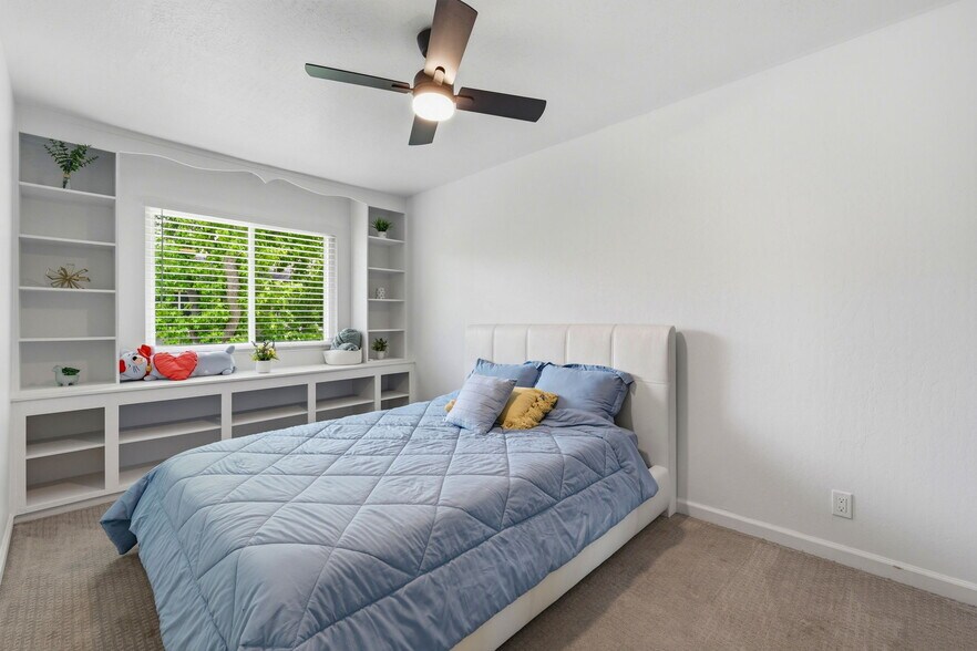 Building Photo - 2561 Fountainhead Dr