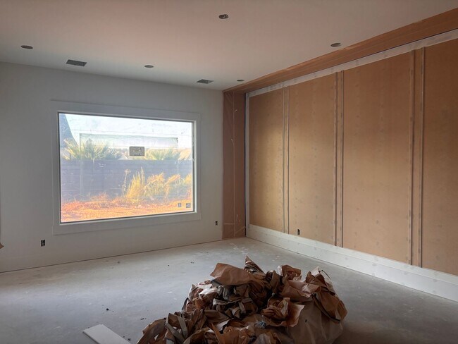 Building Photo - 2798 E Rosedale Dr